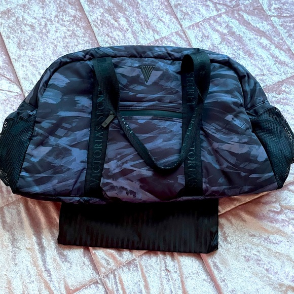 Victoria's Secret Handbags - New without tags Victoria’s Secret small duffel bag.